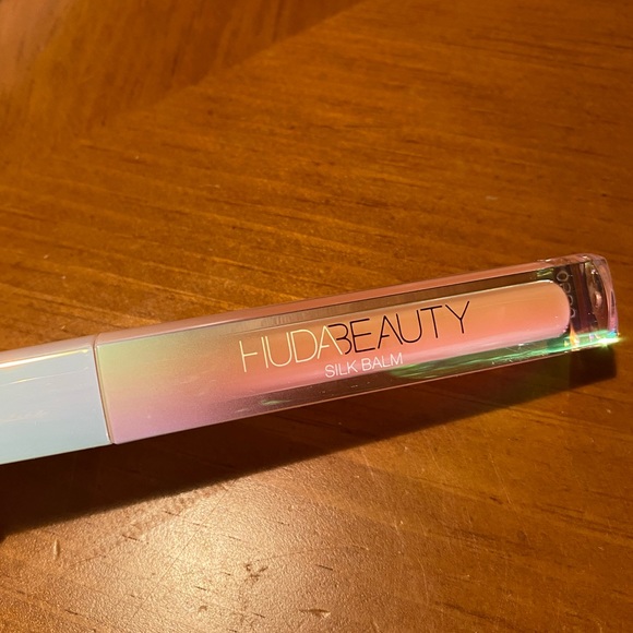 Huda Beauty Silk Balm Lip Balm Blush - Picture 8 of 16